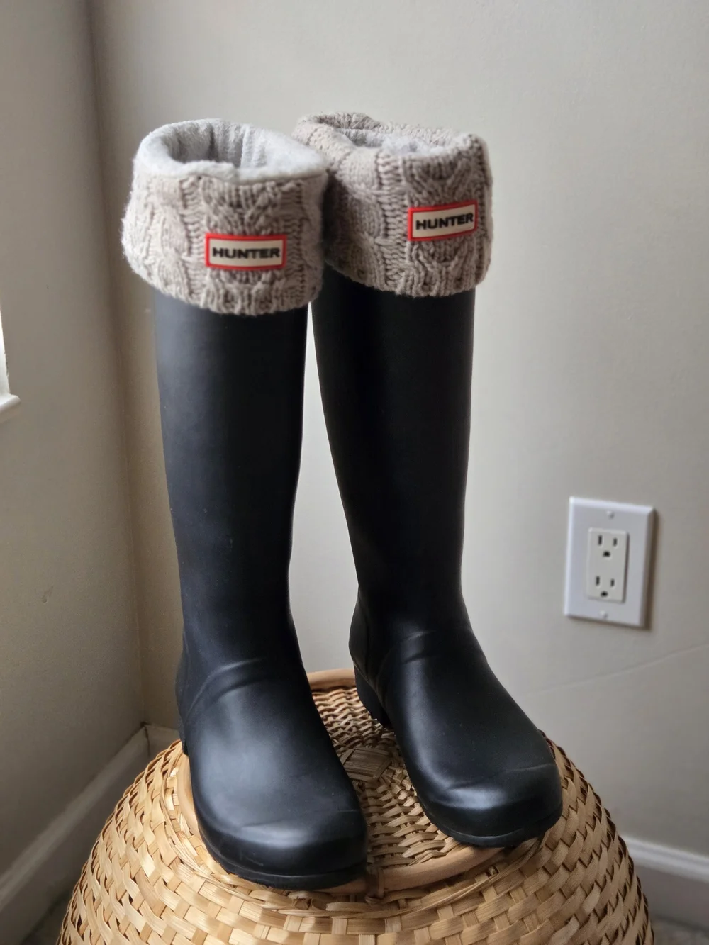 Hunter Women's Original Tall Rain Boots in Black W/ Tall Lining Socks & Bag